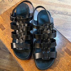 Black fisherman sandal from Altar’d state size 10
